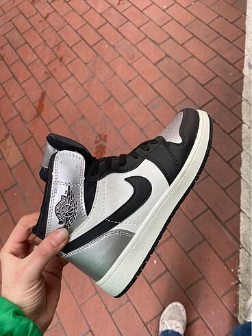 Air jordan gümüş gri