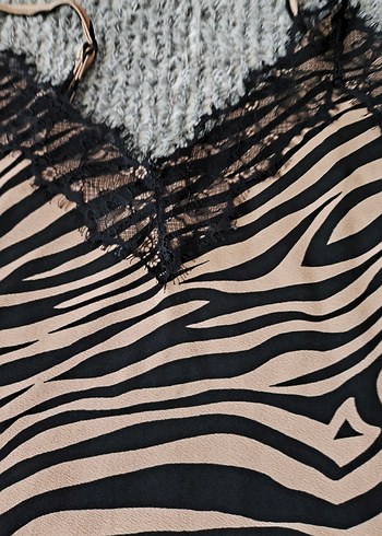 Trendyol & Milla Kahverengi Zebra Desenli V Yakalı Kadın Atlet