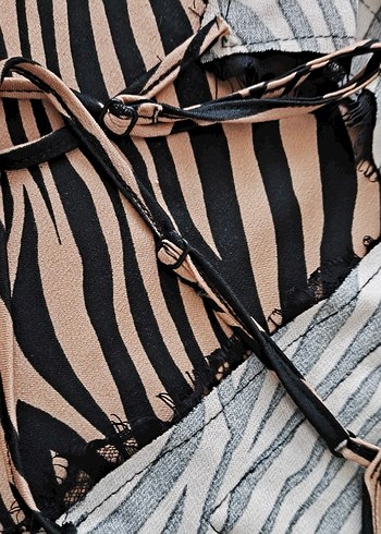 Kahverengi Zebra Desenli V Yakalı Kadın Atlet - Görsel 5