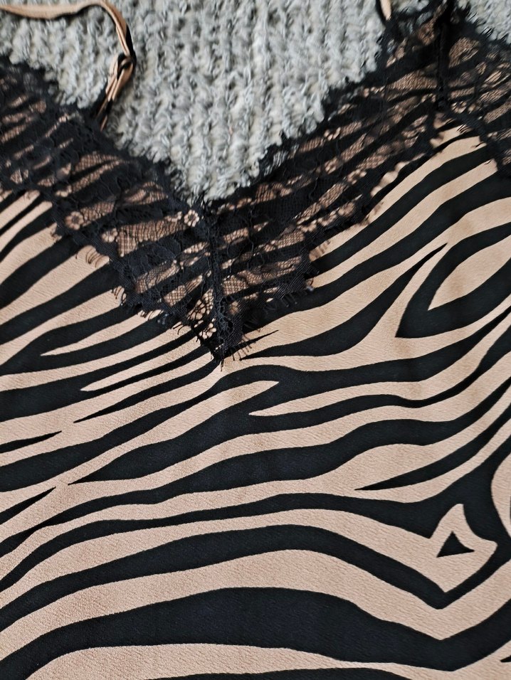 Kahverengi Zebra Desenli V Yakalı Kadın Atlet - Görsel 2