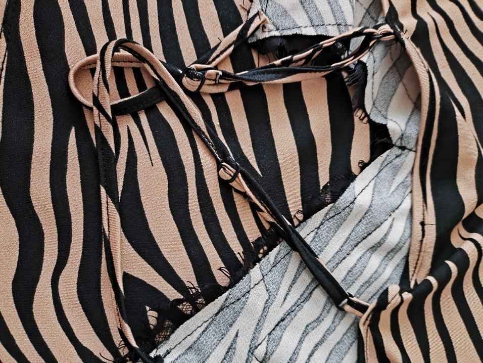 Kahverengi Zebra Desenli V Yakalı Kadın Atlet - Görsel 5