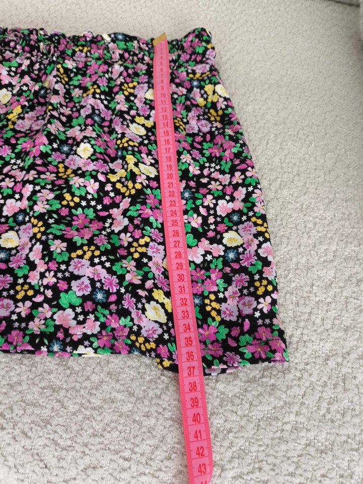 Çiçek Desenli Fırfırlı Mini Şort - Görsel 4