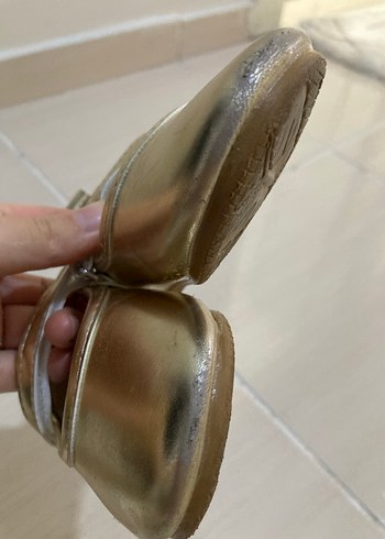 Kız Çocuk Altın Renkli Tokalı Babet - Görsel 3