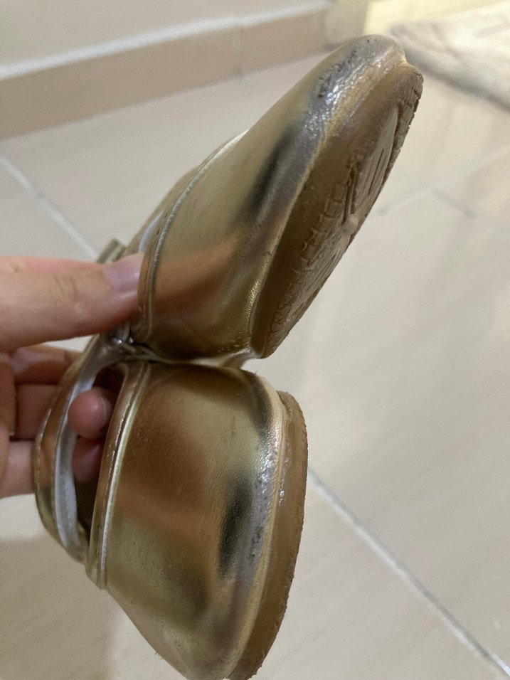 Kız Çocuk Altın Renkli Tokalı Babet - Görsel 3