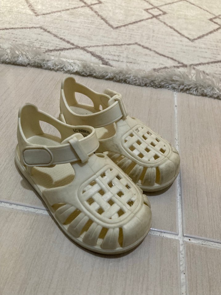 Kız Çocuk Beyaz Cırtcırtlı Terlik - Görsel 2