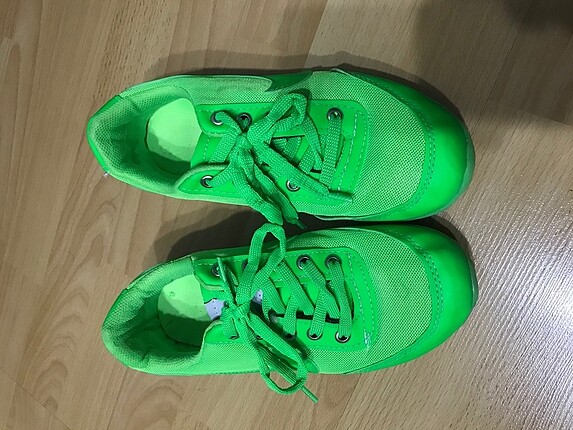 Diğer Neon yeşil spor ayakkabı