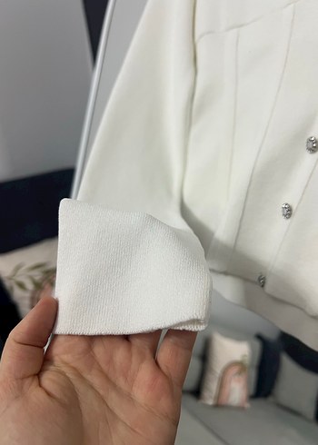 Düğmeli Beyaz V Yakalı Kadın Bluz - Görsel 3