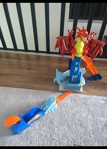 Hotwheels ejderha oyun seti 