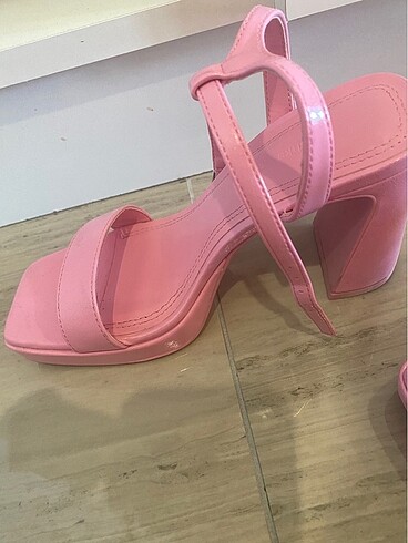 Bershka topuklu sandalet