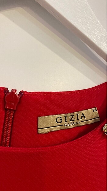 Gizia Elbise