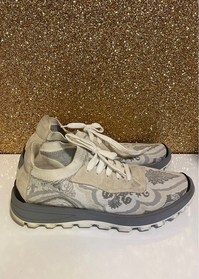 Orjinal marka ayakkabı - Görsel 3