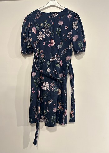 Kısa Lacivert Çiçekli V Yakalı Elbise - Görsel 2