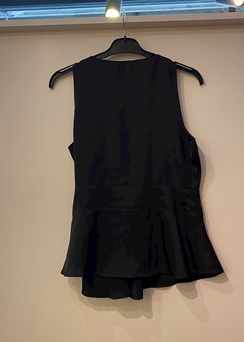 Zara Siyah Kemerli V Yaka Kolsuz Mini Bluz
