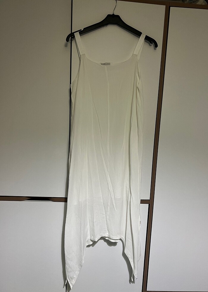 Askılı beyaz elbise - Görsel 4