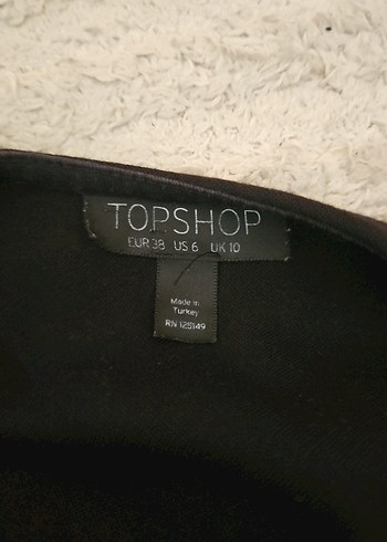 Siyah V Yakalı Kadın Atlet - Görsel 2