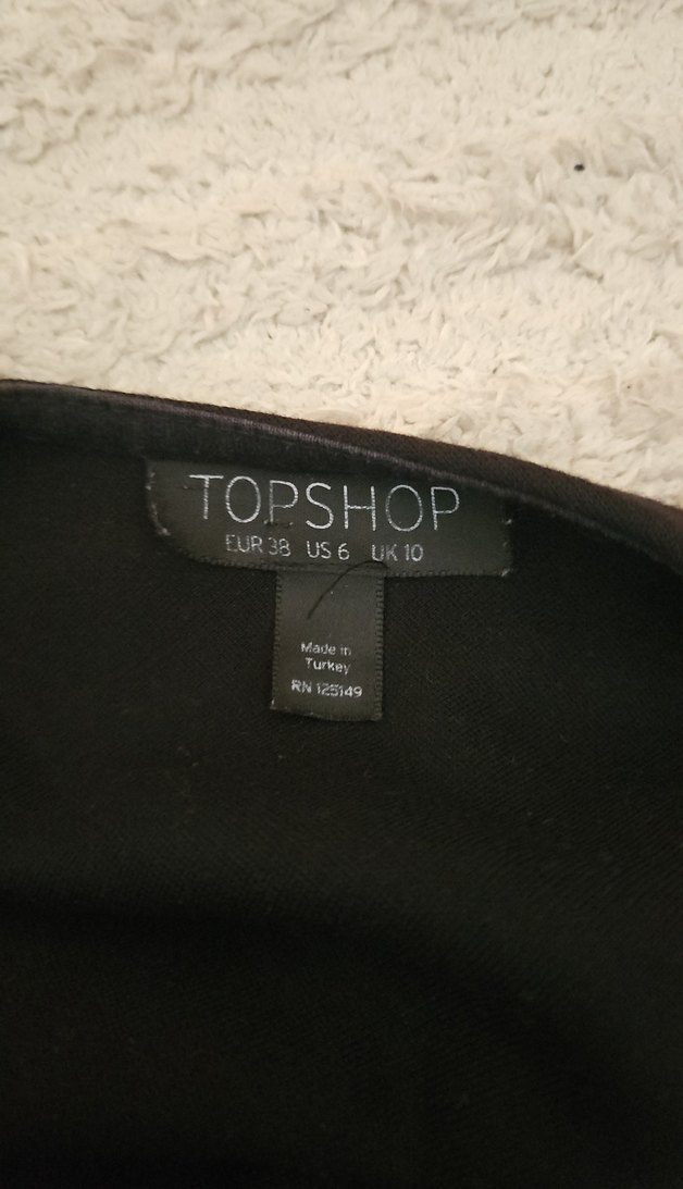 Siyah V Yakalı Kadın Atlet - Görsel 2