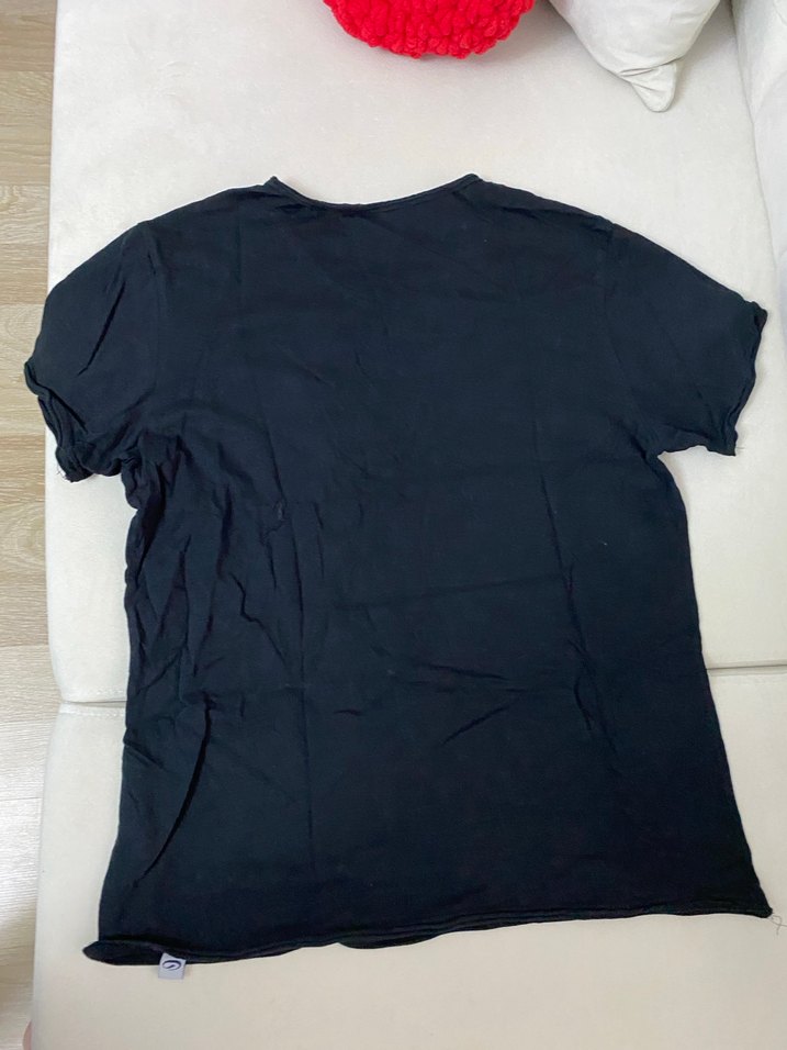 Siyah V Yaka Keten Erkek Tişört - Görsel 4