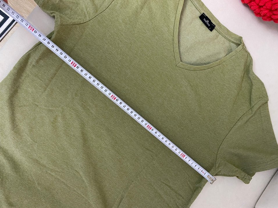 V Yaka Kısa Kollu Keten Erkek Tişört - Görsel 2