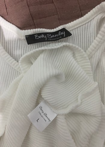 Beyaz Yüksek Yakalı Kadın Atlet - Görsel 2