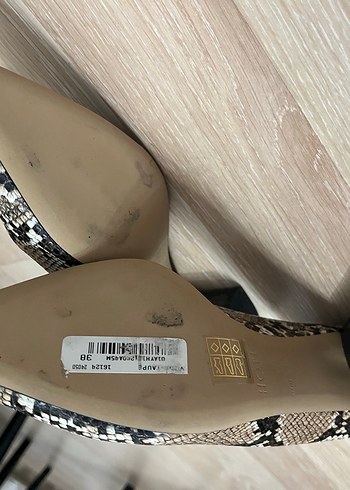 Hotiç Yılan Desenli Bej Topuklu Kadın Ayakkabı - Görsel 3