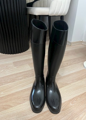 Siyah Çizme - Görsel 2