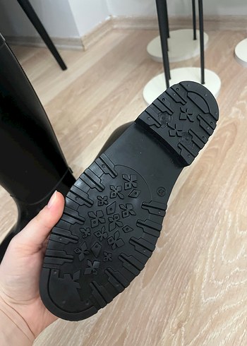 Siyah Çizme - Görsel 3