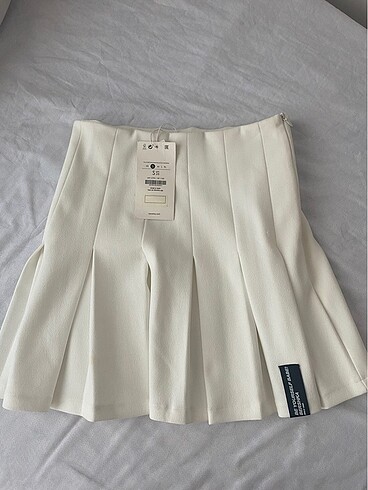BERSHKA PİLELİ TENİS ETİKETLİ ETEK