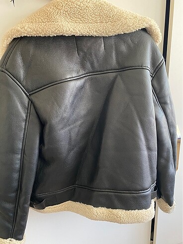 xs Beden siyah Renk Bershka tüylü deri ceket