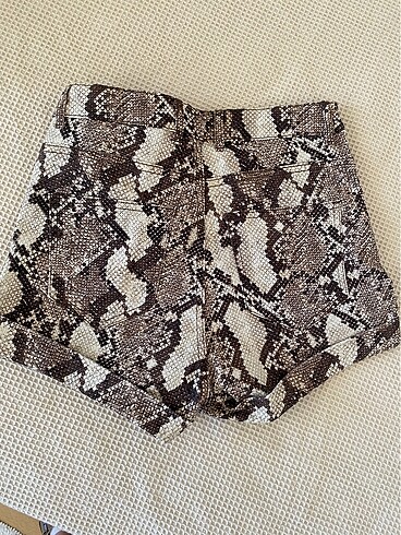 hm yılan desenli şort - Görsel 2