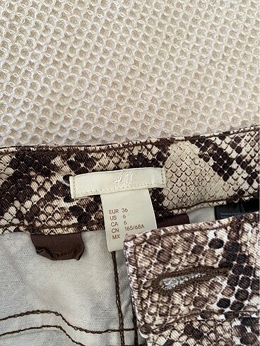 hm yılan desenli şort - Görsel 3