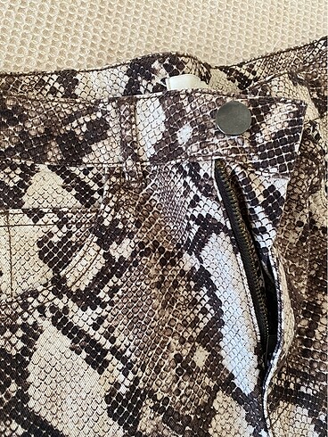 hm yılan desenli şort - Görsel 4