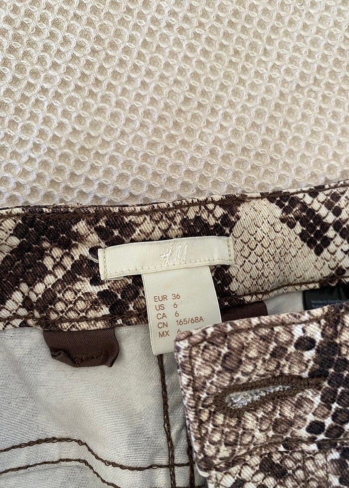 hm yılan desenli şort - Görsel 3