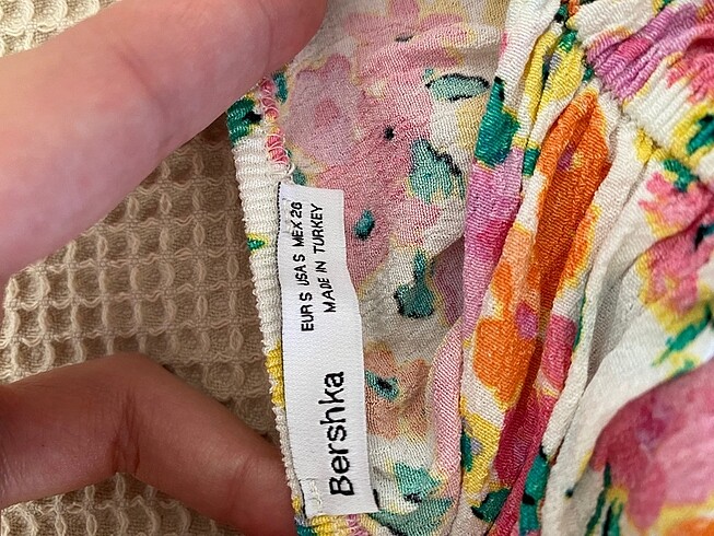 Bershka çiçekli kısa tulum - Görsel 4