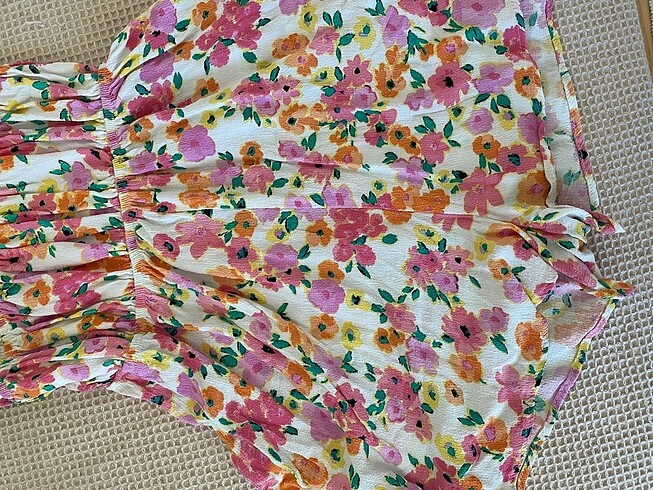 Bershka çiçekli kısa tulum - Görsel 3