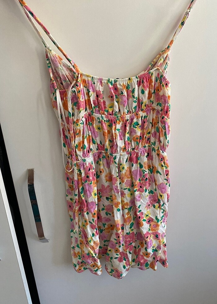 Bershka çiçekli kısa tulum - Görsel 2