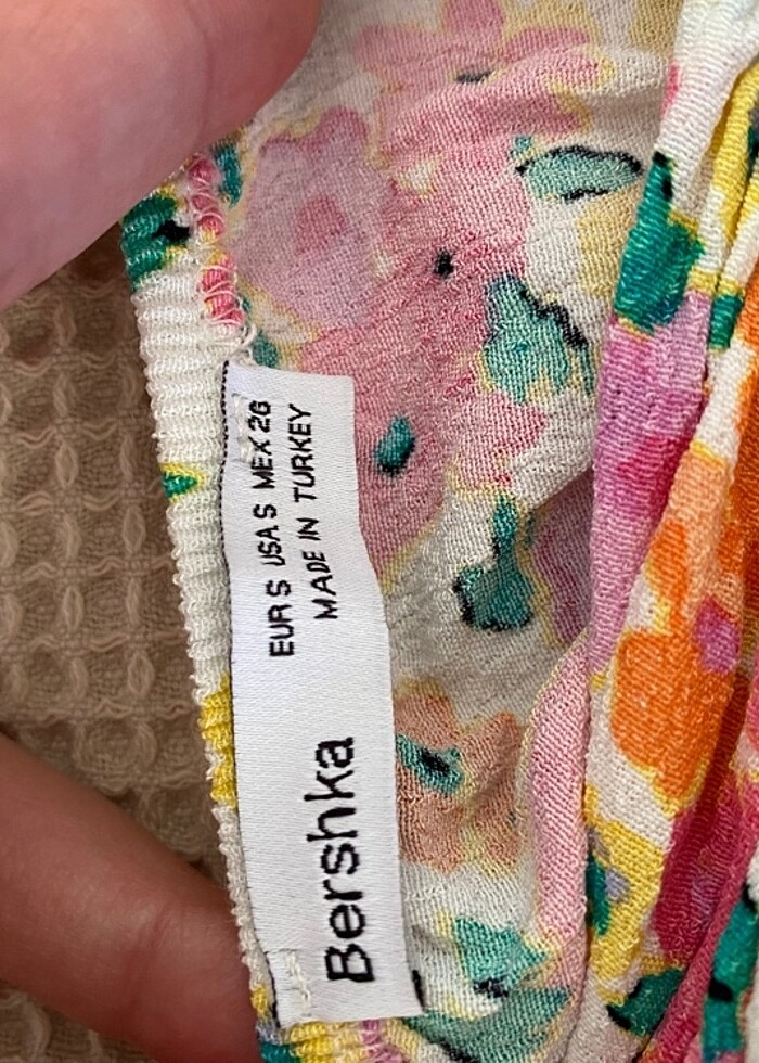 Bershka çiçekli kısa tulum - Görsel 4