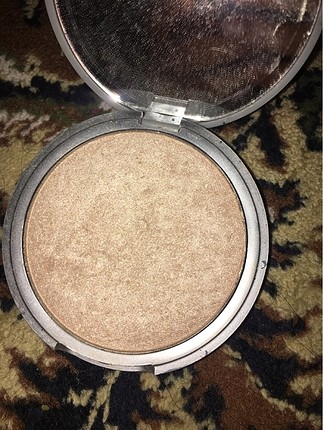 The balm mary lou manizer