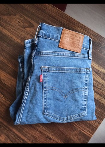 Levis 724 High Rise Straight Jean