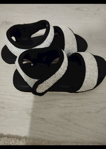 Kız Çocuk Beyaz Cırt Cırtlı Sandalet - Görsel 2