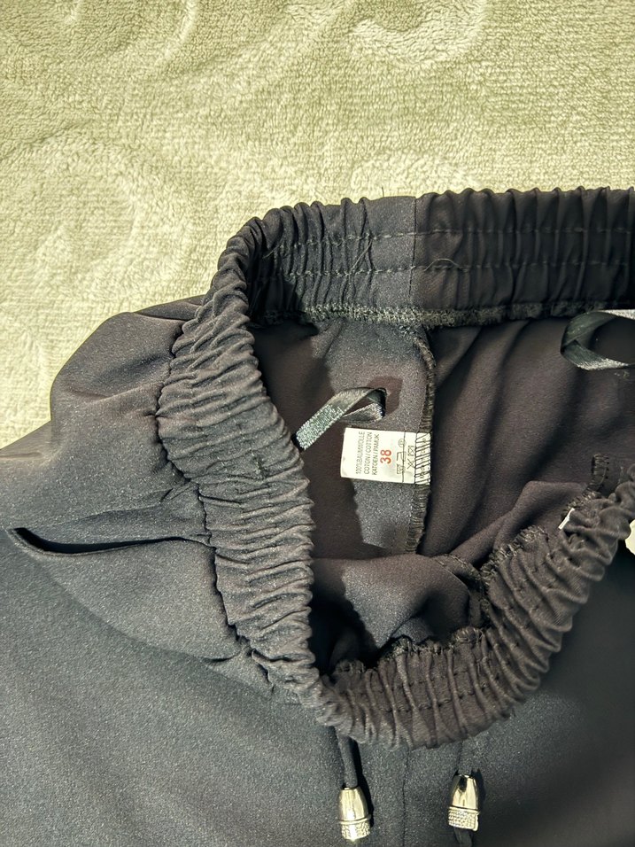 Siyah Kadın Normal Kesim Kumaş Pantolon - Görsel 3