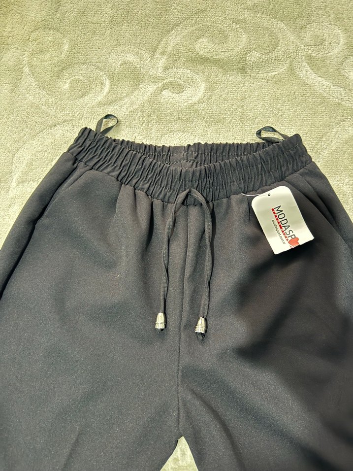 Siyah Kadın Normal Kesim Kumaş Pantolon - Görsel 2