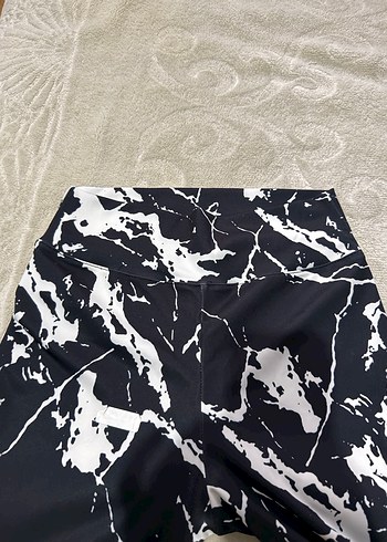 Siyah Beyaz Batik Desenli Kadın Tayt - Görsel 2