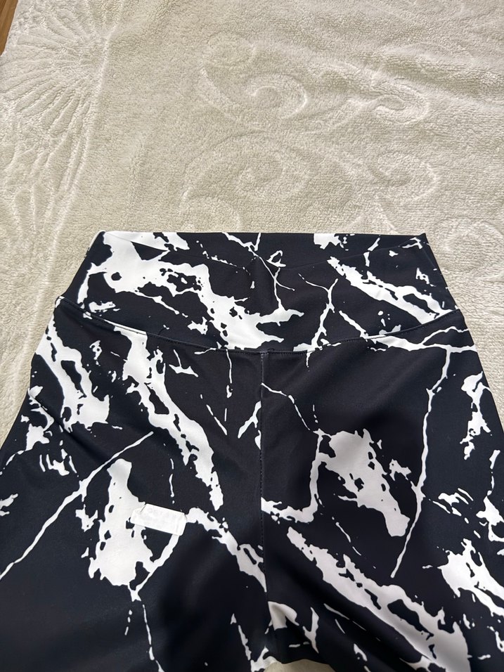 Siyah Beyaz Batik Desenli Kadın Tayt - Görsel 2