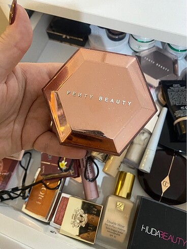 FENTY BEAUTY MÜTHİŞŞŞŞ AYDINLATICI