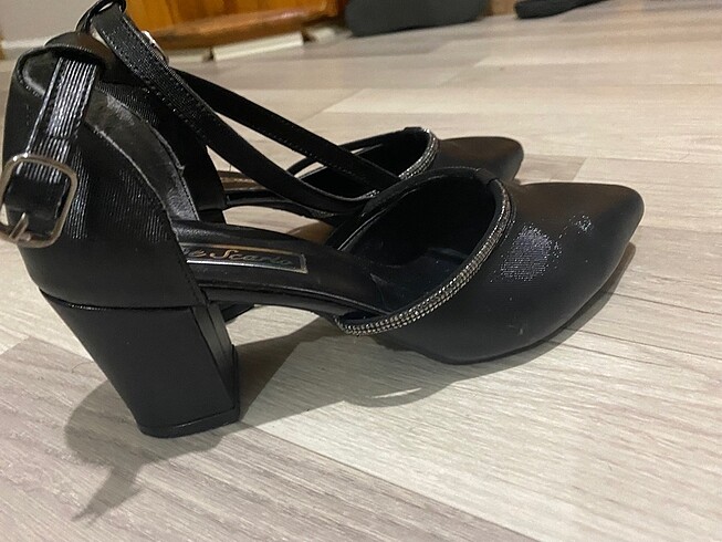 38 Beden Siyah taş detaylı topuklu ayakkabı