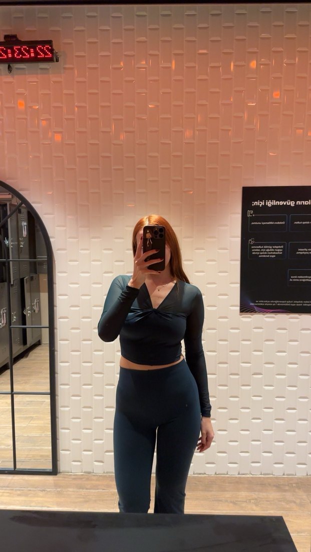 Siyah Uzun Kollu Crop Top - Görsel 2