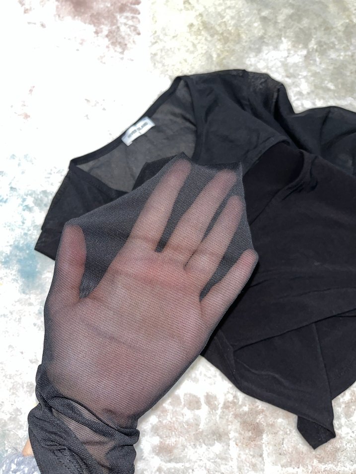 Siyah Transparan Detaylı crop bluz - Görsel 5