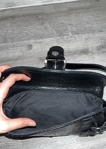 Bershka siyah crocodil desen canta - Görsel 5