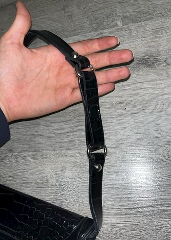 Bershka siyah crocodil desen canta - Görsel 4