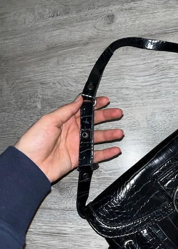 Bershka siyah crocodil desen canta - Görsel 3